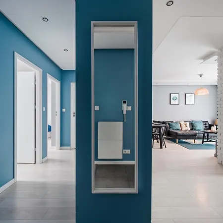 Aurora, Free Parking *