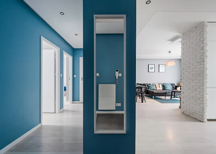 Aurora, Free Parking *